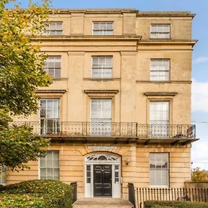  Apartment St Marg's Hideaway: Grade Ii Listed Luxury In Cheltenham's Heart