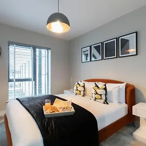  Apartment Elliot Oliver - Chic 2 Bedroom Town Centre
